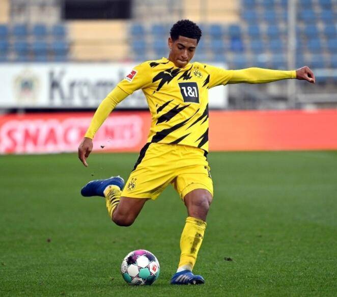 记者：郑智有望接替邵佳一执教青岛西海岸