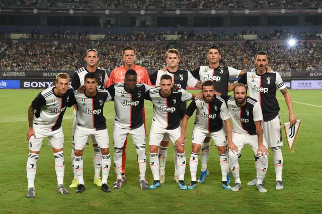 1-1战平，利物浦丢三分！英超积分榜：切尔西1-3惨败，阿森纳稳居榜首（1-1收场，利物浦无缘三分；英超榜单：切尔西1-3遭惨败，阿森纳继续领跑）