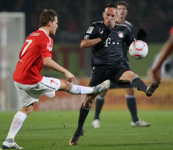 2025年成都混合团体世界杯第二阶段八强赛，国乒以8-2战胜法国队，六连胜，莎头组合和王曼昱分别赢得两盘比赛。