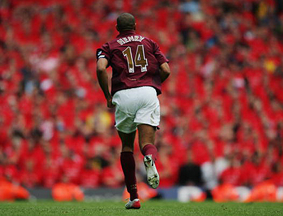 足球国足新一期集训名单公布，两名新人首次入选引热议