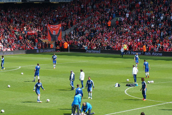 英超战报：皮诺、穆尼奥斯斩联赛首球，水晶宫2-0轻取狼队（英超快讯：水晶宫2-0击退狼队，皮诺与穆尼奥斯收获英超处子球）