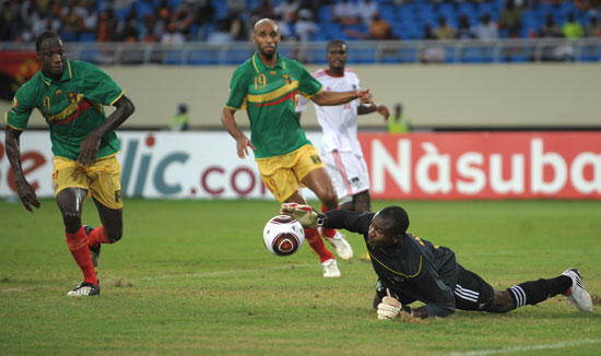 杨瀚森首发后各界说啥？韩乔生谈慢热，美媒称赞，被指无首发实力