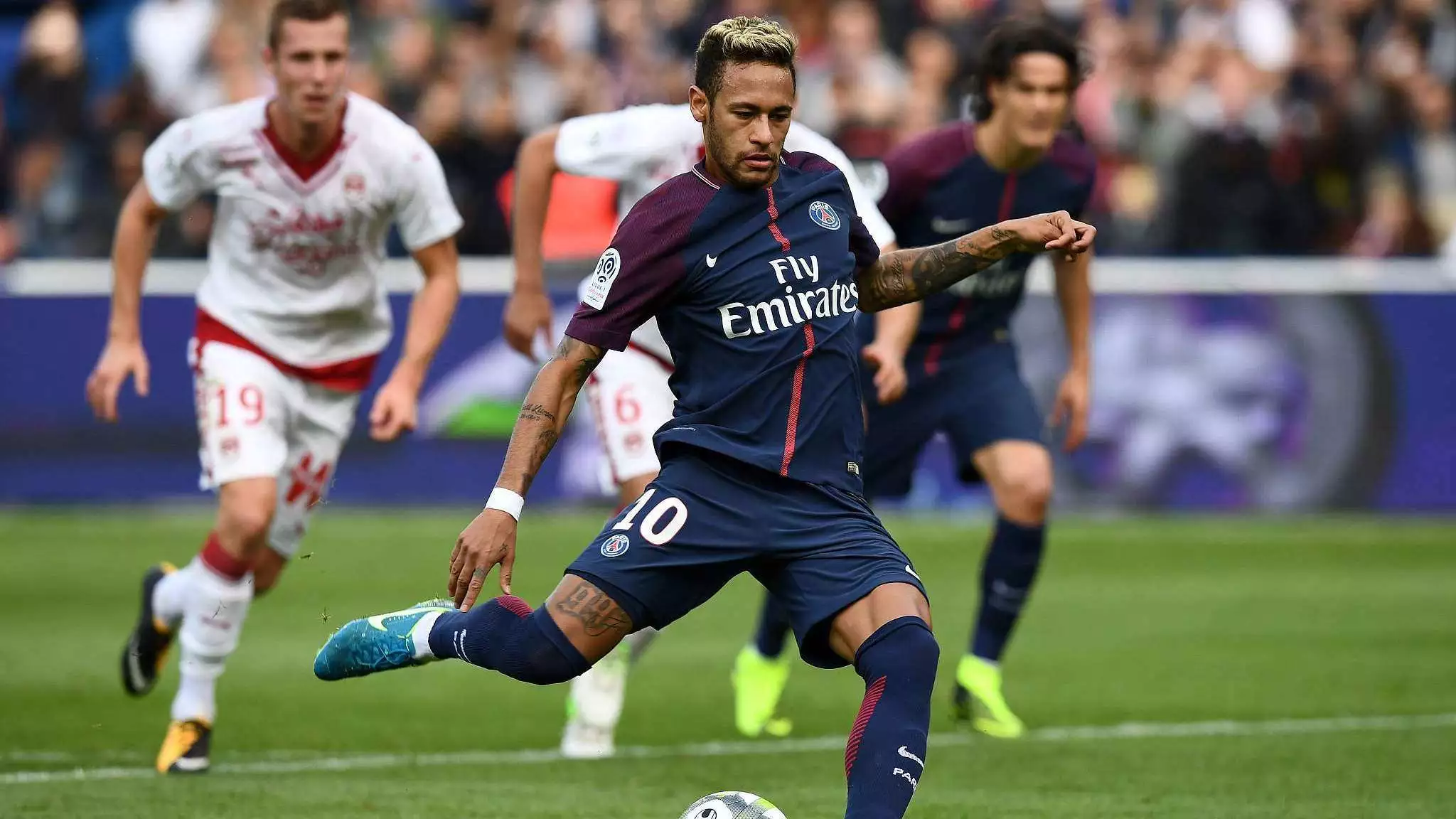 明知阿隆索镇不住巨星，皇马当初为啥还要请他？