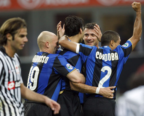 国安夺足协杯冠军，亚冠官方祝贺：携‘永远争第一’信念再出发！（国安加冕足协杯！亚冠官方致贺：怀揣永远争第一的信念再启程）