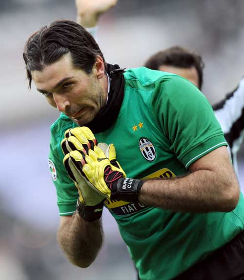 官方：多特门将迈尔续约至2027年（多特官宣：门将迈尔与球队续约至2027年）