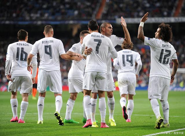 穆雷砍50+且投篮命中率超75%场次，后卫领域仅次于乔丹