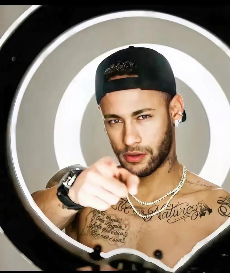 英媒：热刺打算在明年夏天签下荷兰国脚中卫范黑克（英媒：热刺计划明夏引进荷兰国脚中卫范黑克）