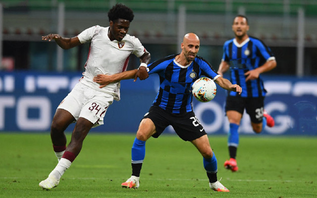 中超赛场争议判罚：VAR判罚引发讨论,