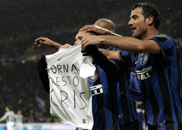 伯尔尼主帅谈骚乱：维拉球员在看台下庆祝，球迷认为被挑衅了（伯尔尼主帅谈骚乱：维拉球员看台前庆祝被球迷视作挑衅）