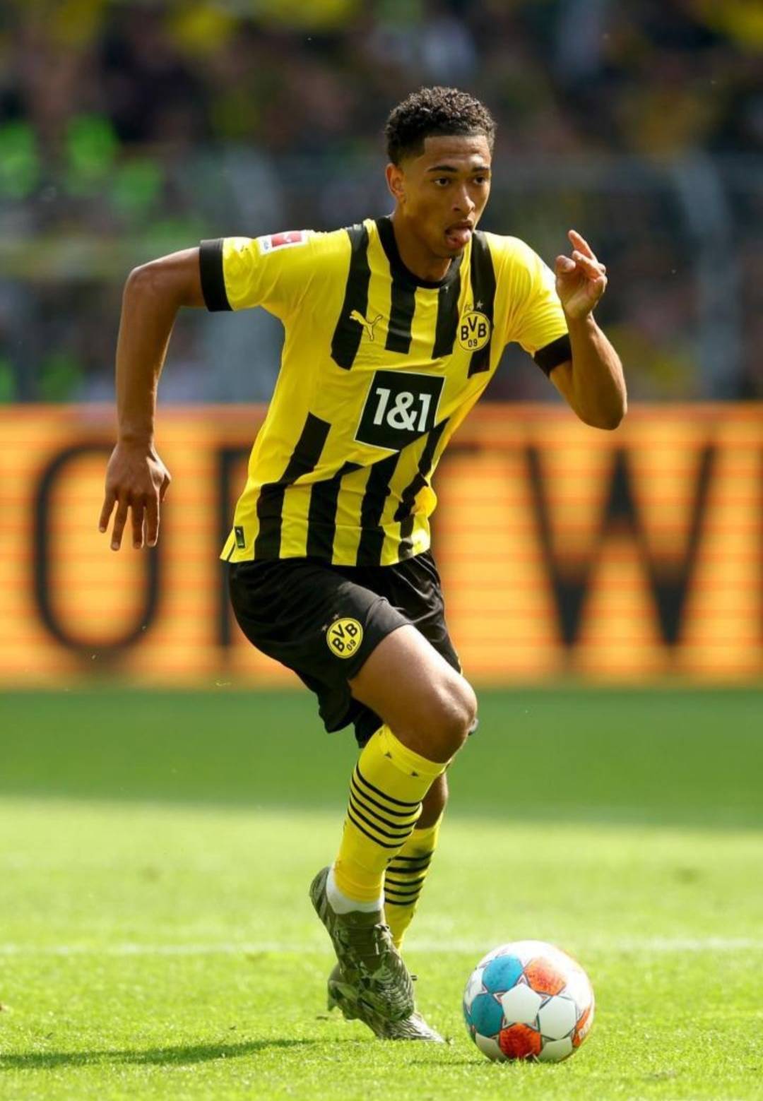 联想天禧AI足球智能体正式上线，亮相咪咕世界杯抽签夜直播（联想天禧AI足球智能体重磅上线，于咪咕世界杯抽签之夜直播首秀）