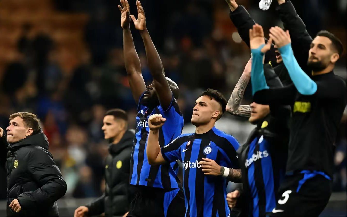 一己之力抹平分差！奎因第三节6中6狂轰21分5助攻